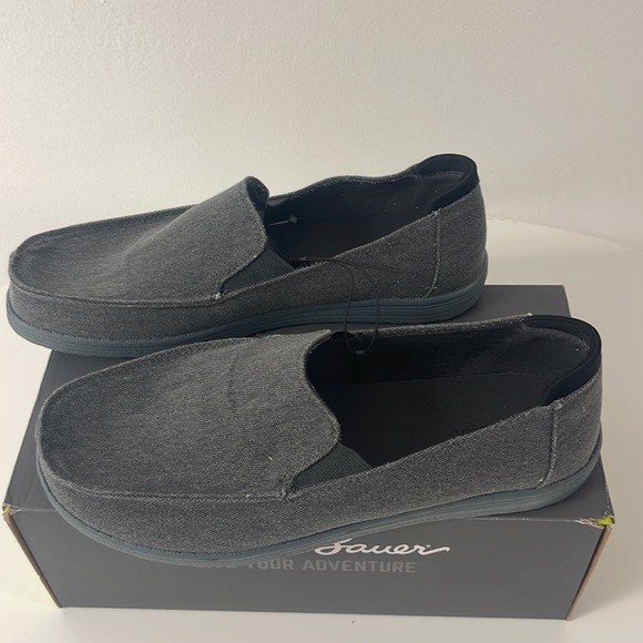 Brand new men’s Eddie Bauer slip on shoes. Full cushioned footbed. main image 14